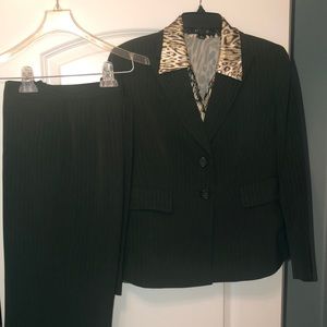 Kasper olive green pinstriped pants suit w/ shirt